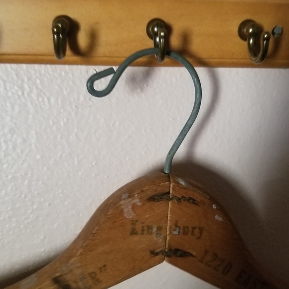 VINTAGE WOODEN Brooklyn Clothes Hanger - Picture 4 of 9